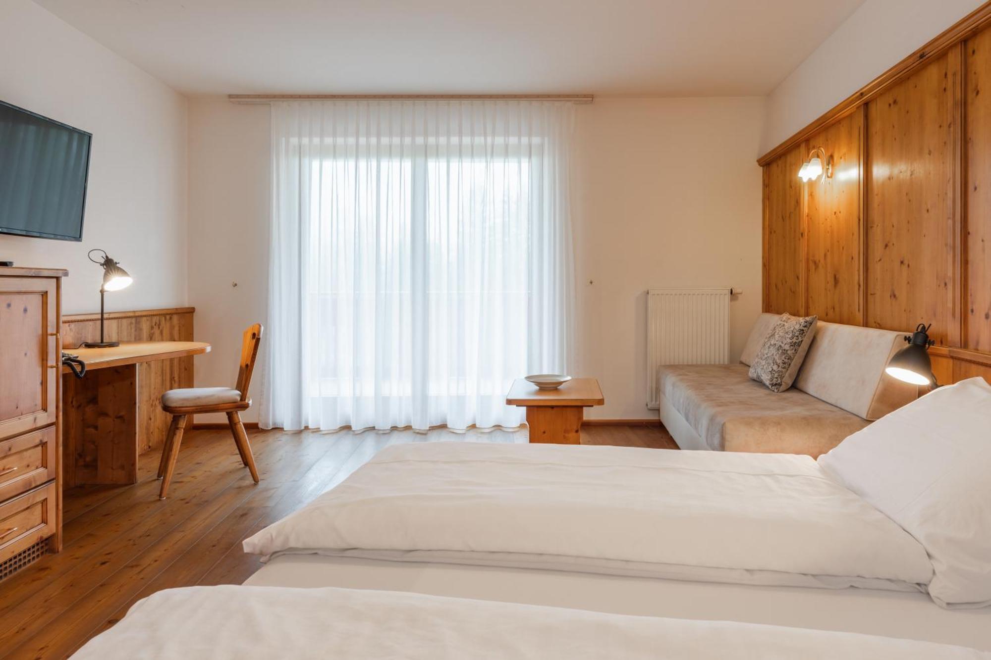 Hotel Asterbel Braies  Ngoại thất bức ảnh