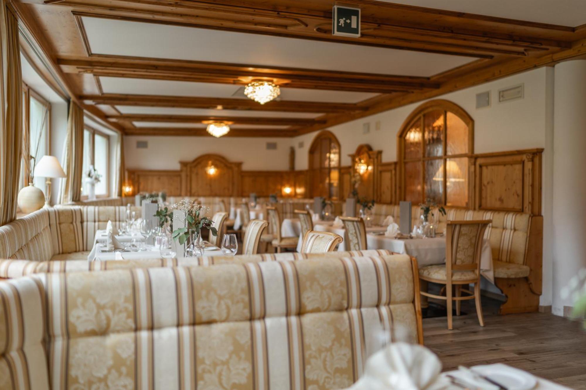 Hotel Asterbel Braies  Ngoại thất bức ảnh