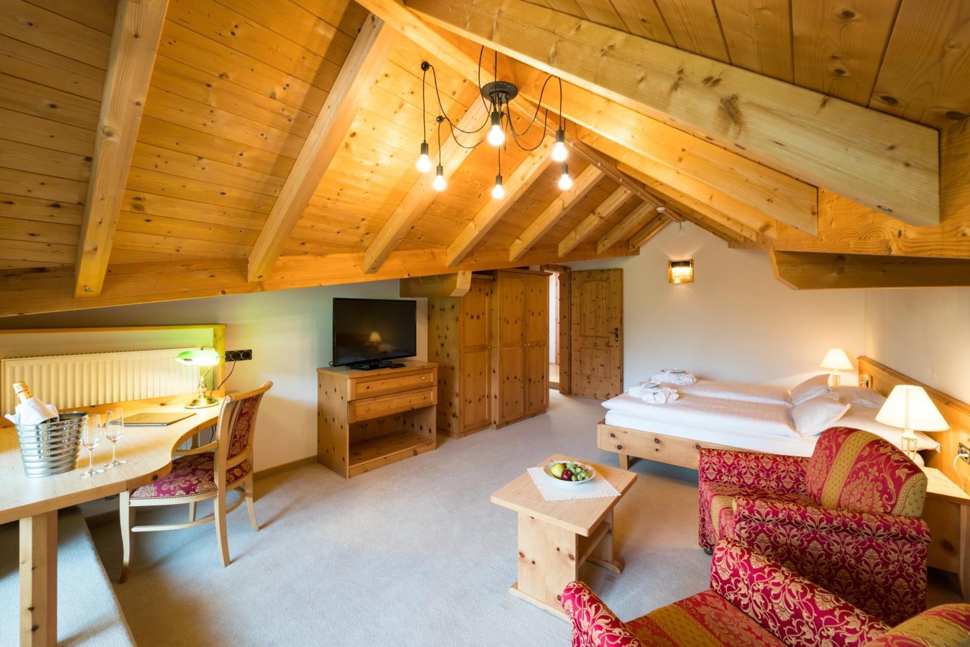 Hotel Asterbel Braies  Ngoại thất bức ảnh